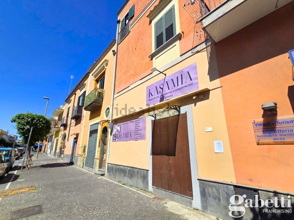 locale commerciale in affitto a Pomigliano d'Arco