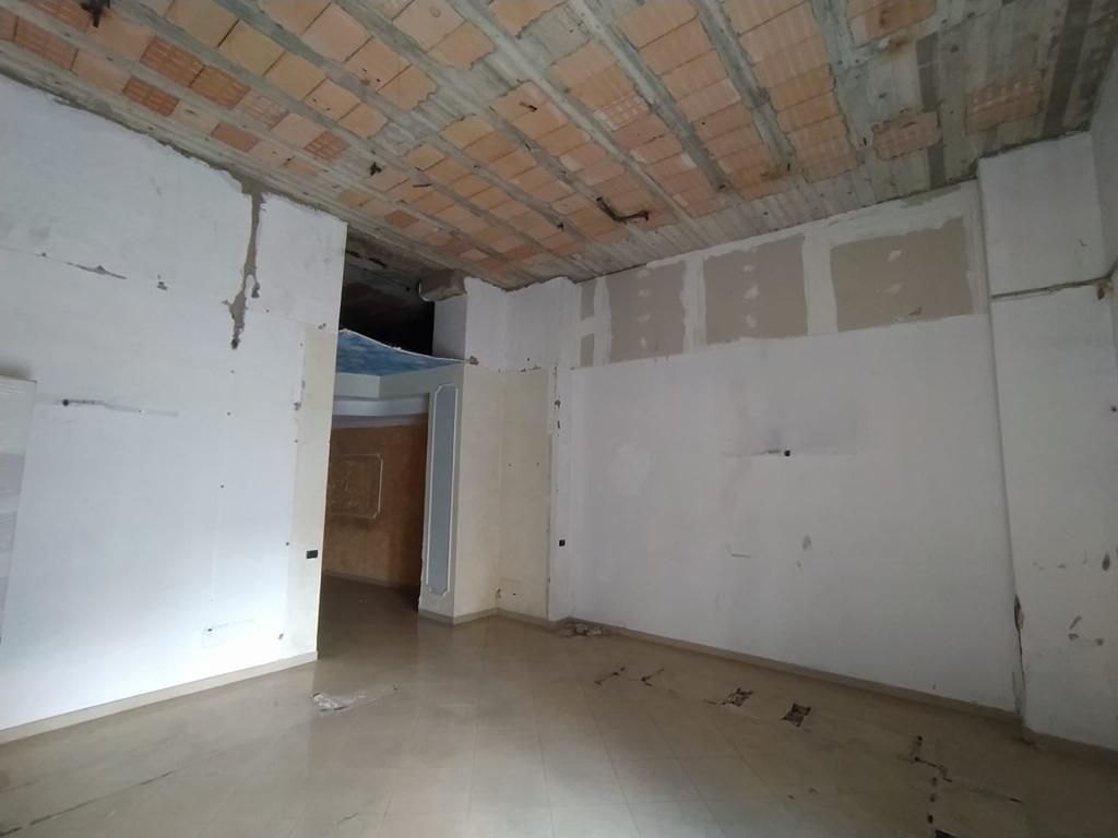 negozio in affitto a Pomigliano d'Arco