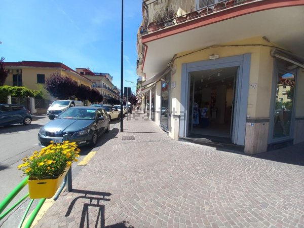 locale commerciale in affitto a Pomigliano d'Arco in zona Papaccio