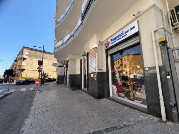 negozio in affitto a Pomigliano d'Arco