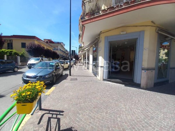 negozio in affitto a Pomigliano d'Arco