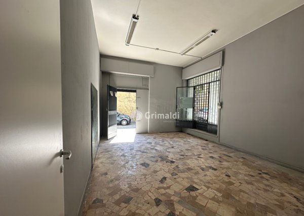 locale commerciale in affitto a Pomigliano d'Arco