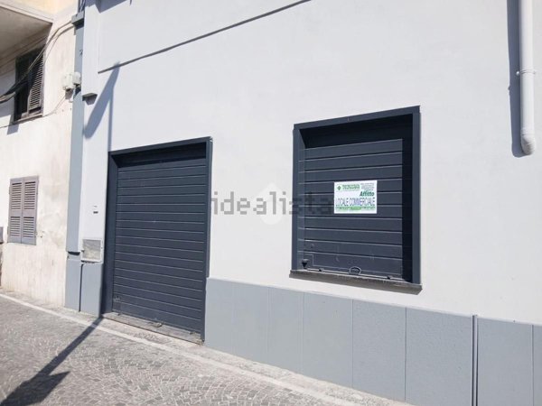 locale commerciale in affitto a Pomigliano d'Arco