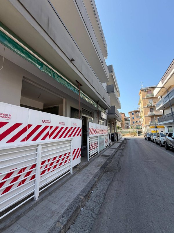 locale commerciale in affitto a Pomigliano d'Arco