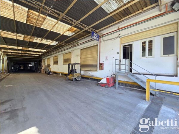ufficio in affitto a Pomigliano d'Arco in zona Tavolone