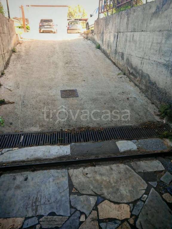 locale commerciale in affitto a Pomigliano d'Arco