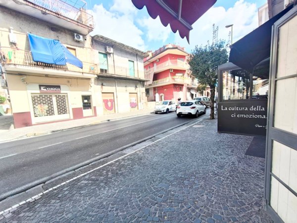 locale commerciale in affitto a Pomigliano d'Arco