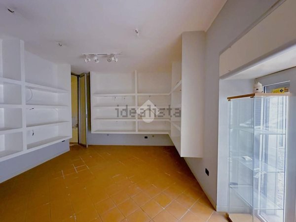 locale commerciale in affitto a Portici