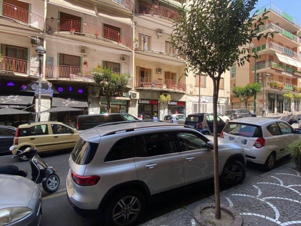 negozio in affitto a Portici in zona Libertà