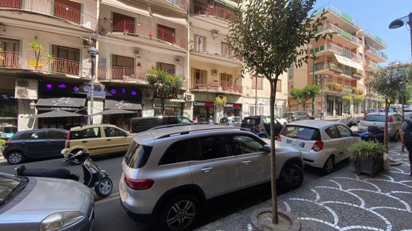 negozio in affitto a Portici in zona Libertà