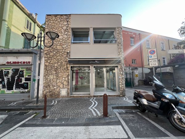 locale commerciale in affitto a Portici