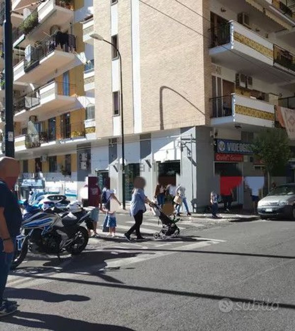 locale commerciale in affitto a Portici in zona Libertà