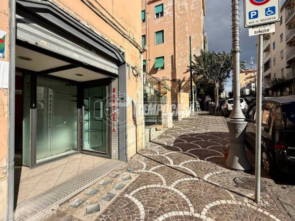 negozio in affitto a Portici in zona Libertà