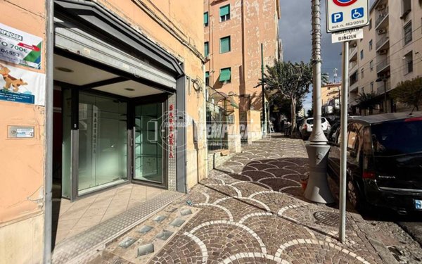 negozio in affitto a Portici in zona Libertà