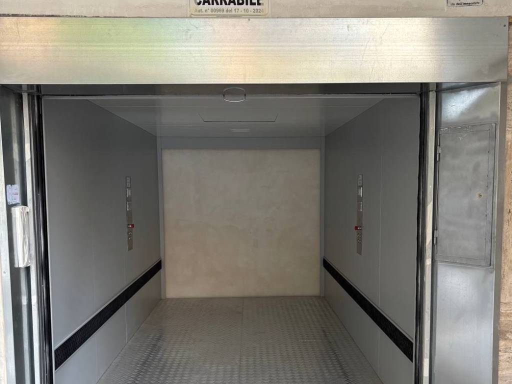 locale commerciale in affitto a Portici