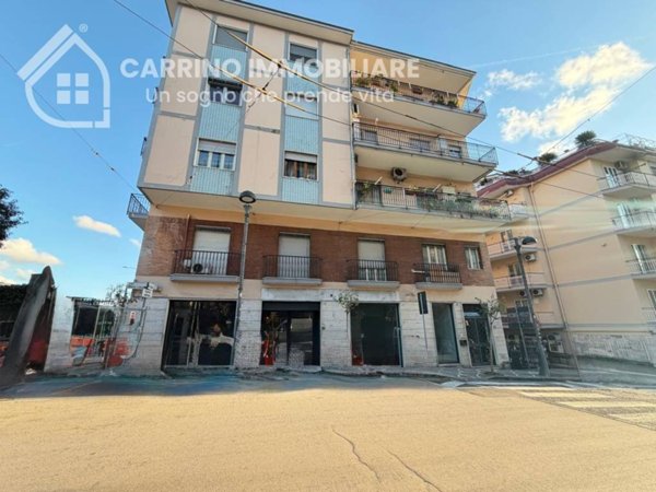 negozio in affitto a Portici in zona Libertà