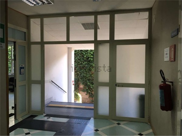 locale commerciale in affitto a Portici