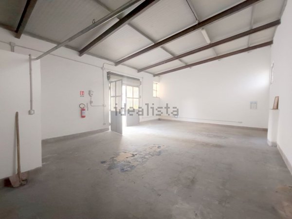 locale di sgombero in affitto a Portici