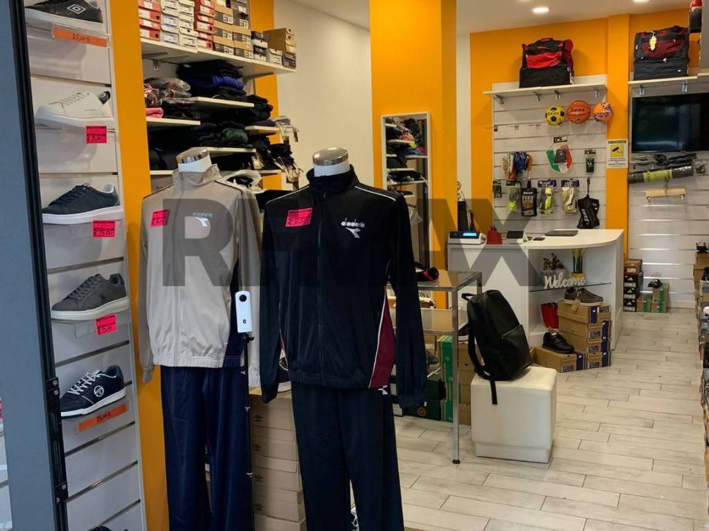 negozio in affitto a Portici in zona Libertà