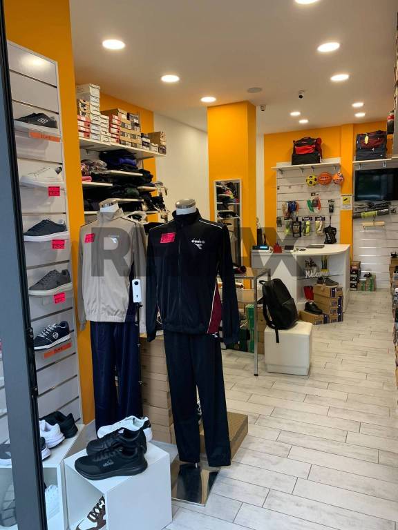 negozio in affitto a Portici in zona Libertà