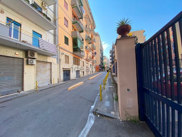 locale commerciale in affitto a Portici in zona Libertà