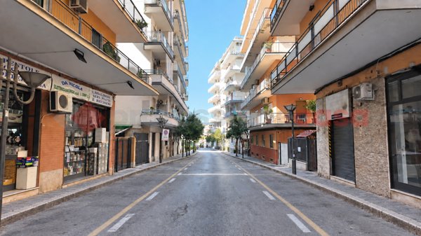locale commerciale in affitto a Portici in zona Libertà
