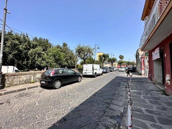 locale commerciale in affitto a Pozzuoli