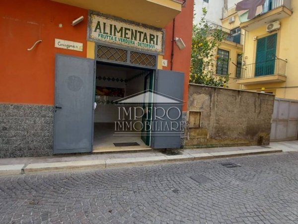 negozio in affitto a Pozzuoli