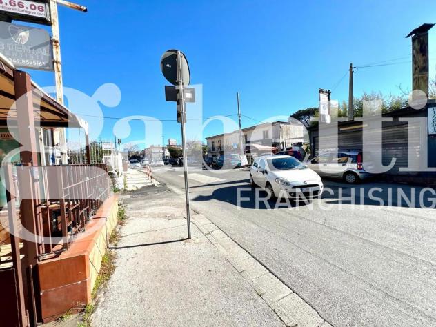 negozio in affitto a Pozzuoli in zona Monterusciello