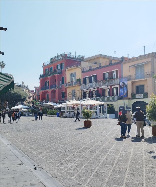locale commerciale in affitto a Pozzuoli