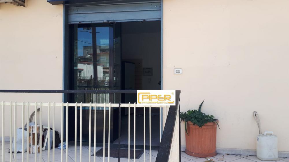 locale commerciale in affitto a Pozzuoli in zona Monterusciello
