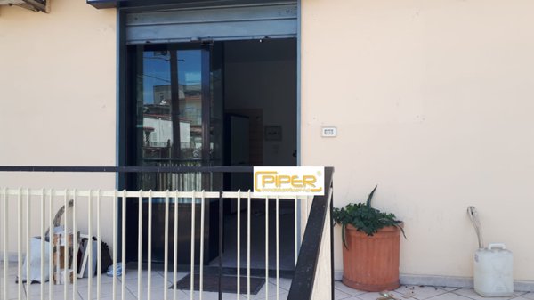 locale commerciale in affitto a Pozzuoli in zona Monterusciello