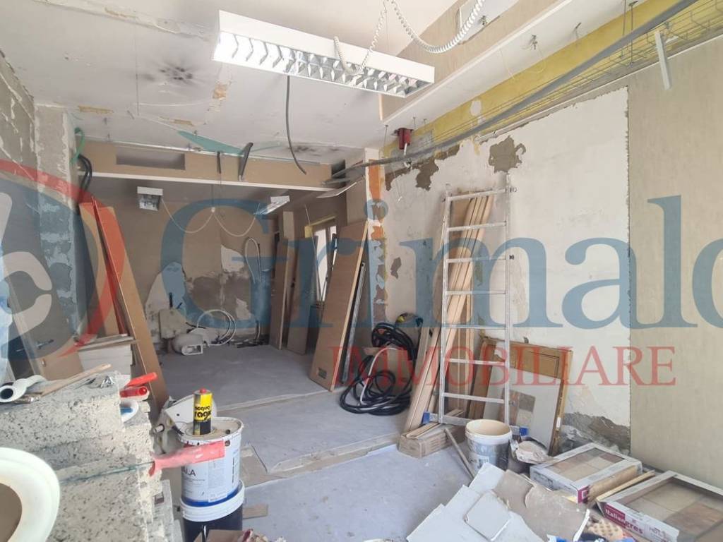 negozio in affitto a Pozzuoli in zona Monterusciello