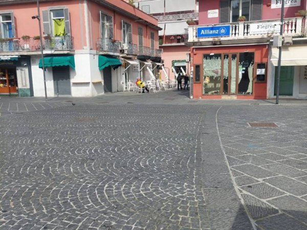 negozio in affitto a Pozzuoli