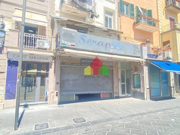 negozio in affitto a Pozzuoli