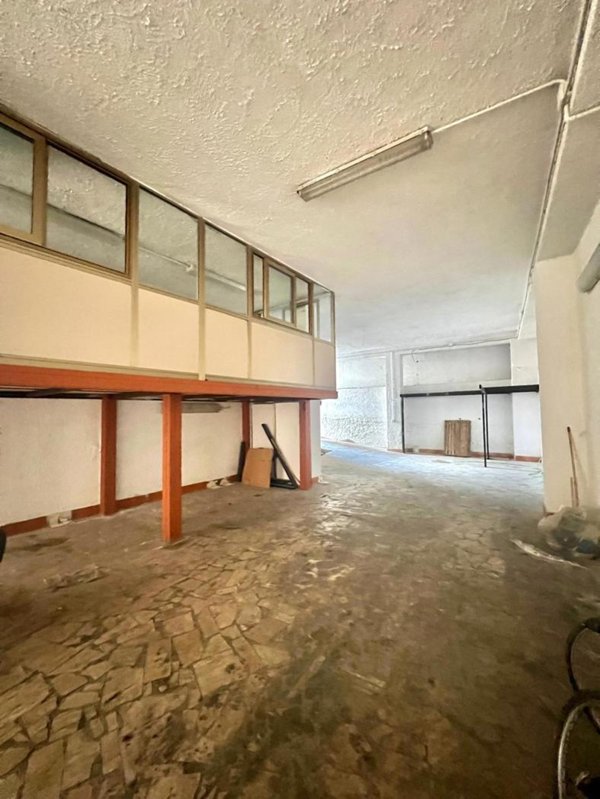 ufficio in affitto a Pozzuoli in zona Pisciarelli