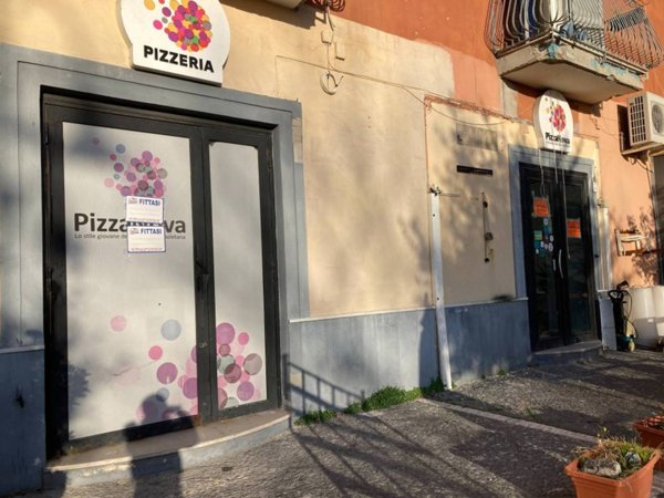 negozio in affitto a Pozzuoli