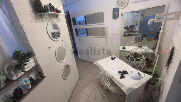 locale commerciale in affitto a Pozzuoli