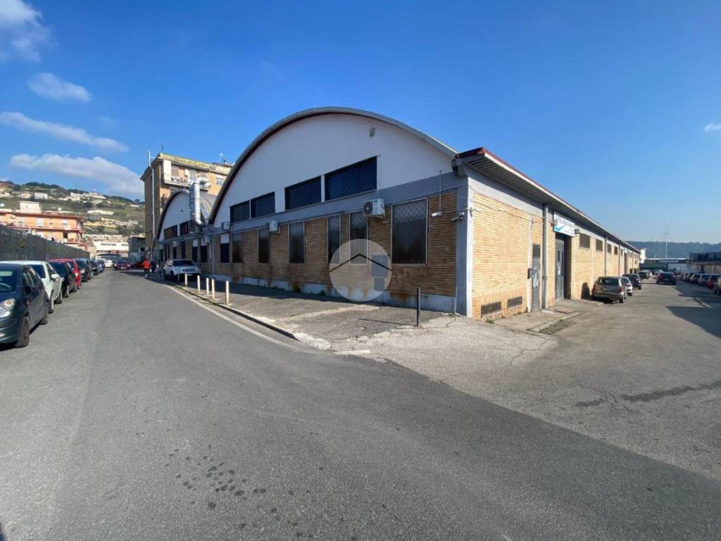 locale commerciale in affitto a Pozzuoli in zona Pisciarelli