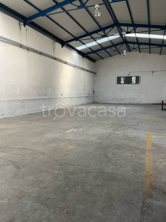 locale commerciale in affitto a Pozzuoli