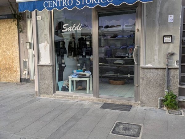 negozio in affitto a Pozzuoli