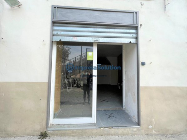locale commerciale in affitto a Pozzuoli