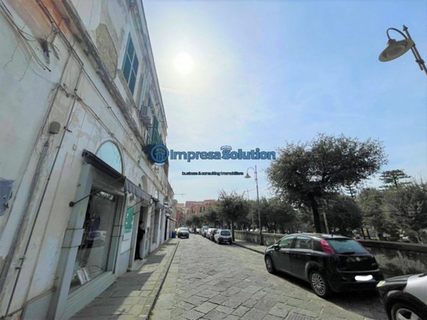 locale commerciale in affitto a Pozzuoli