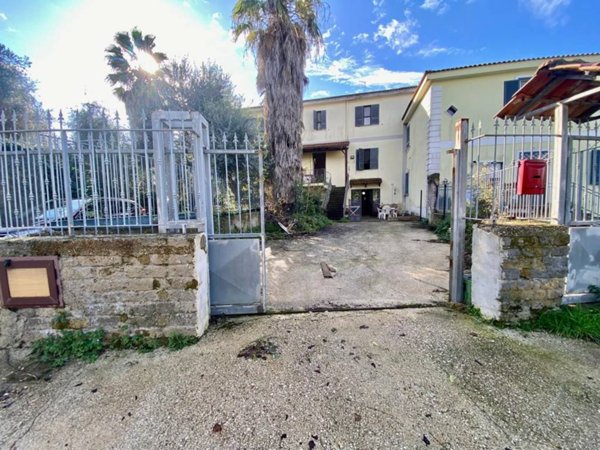 casa indipendente in affitto a Pozzuoli