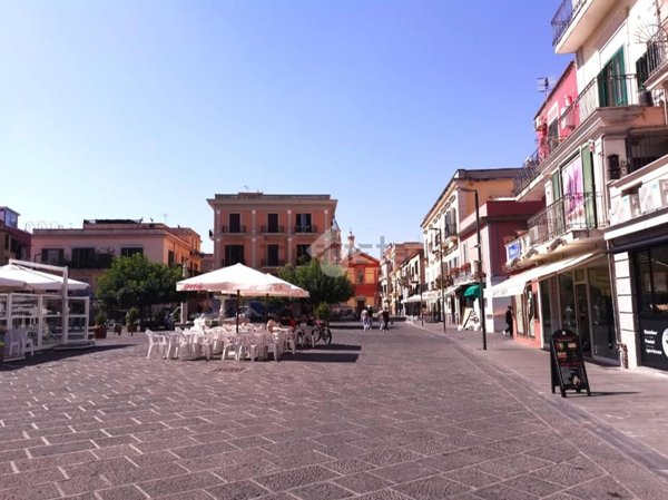 locale commerciale in affitto a Pozzuoli