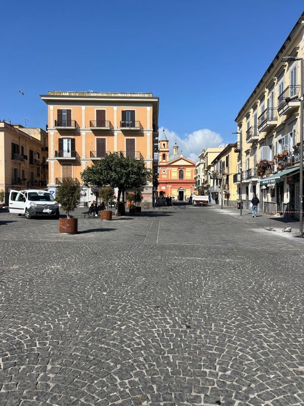 locale commerciale in affitto a Pozzuoli