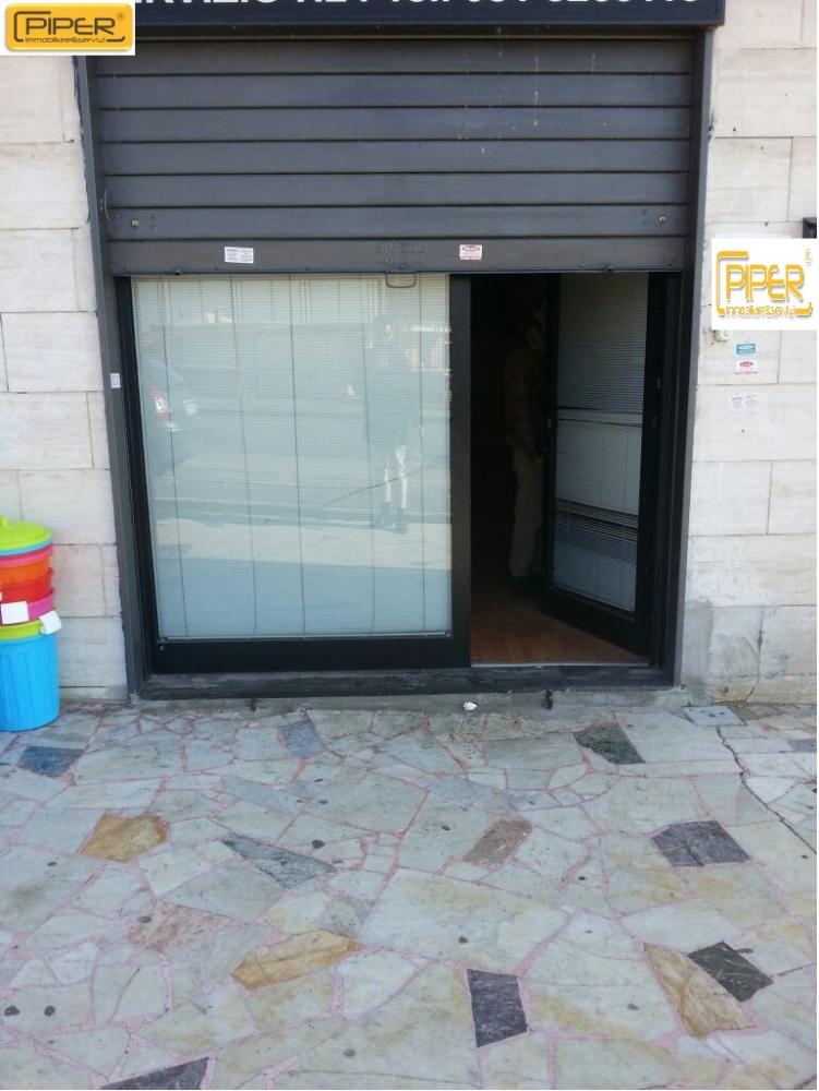 locale commerciale in affitto a Pozzuoli