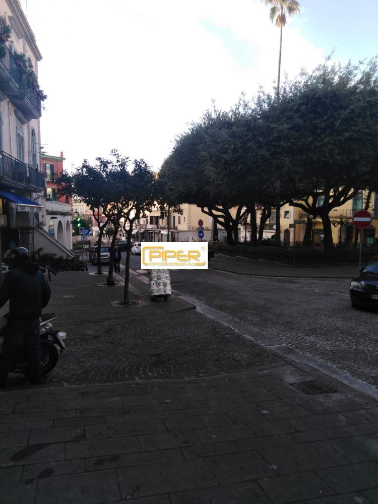 locale commerciale in affitto a Pozzuoli