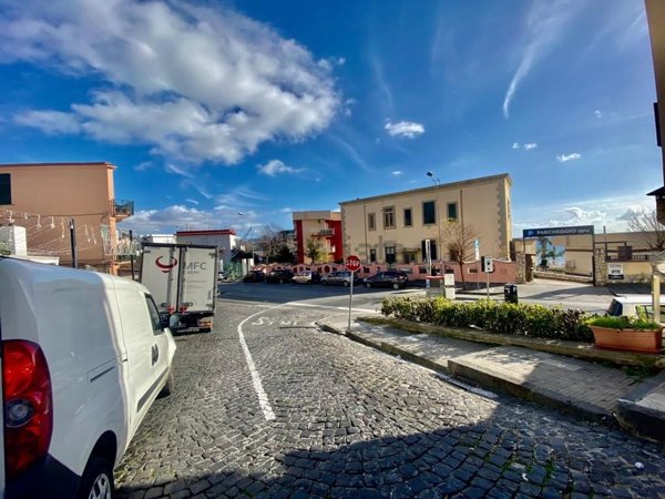 locale commerciale in affitto a Pozzuoli in zona Arco Felice