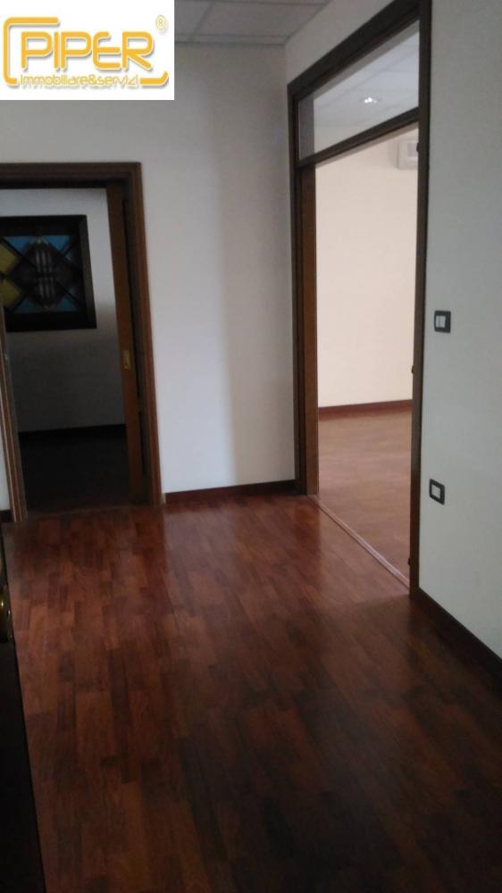 ufficio in affitto a Pozzuoli